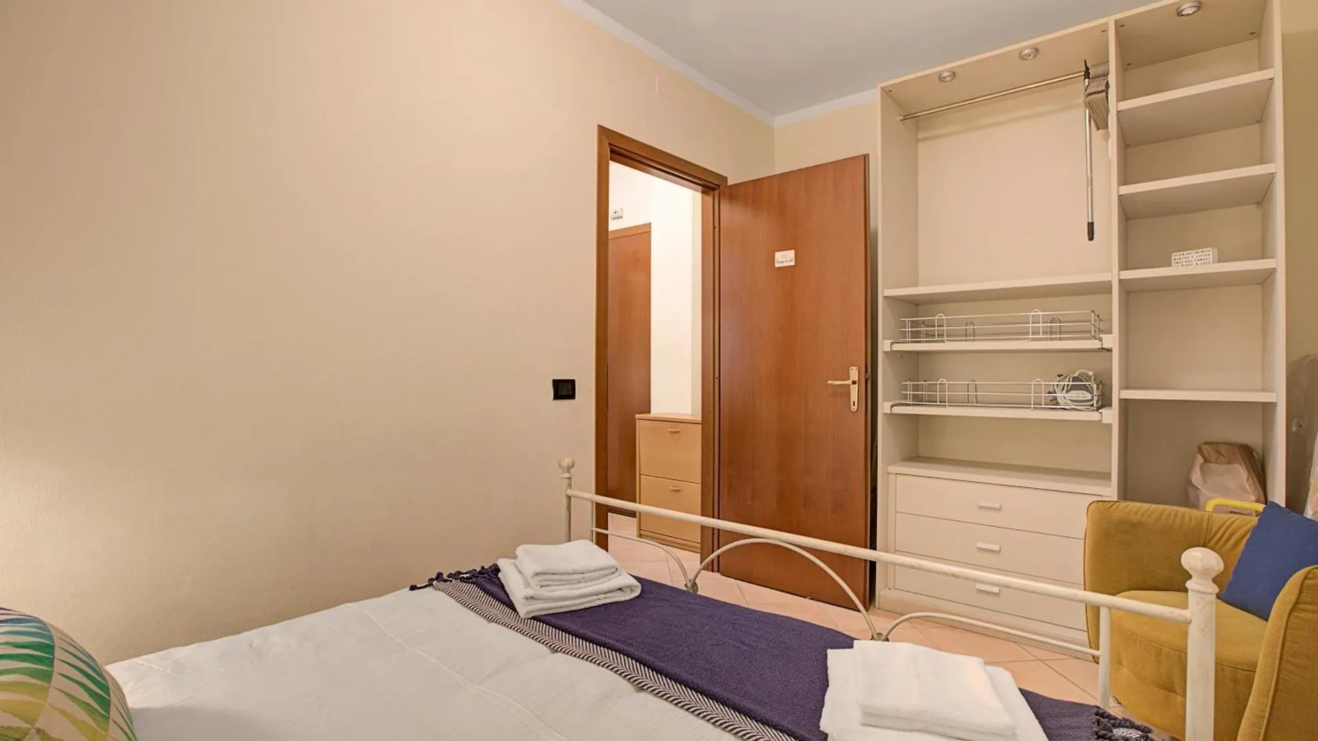 Apartment Amirovista Lake View & Shared Pool - Happy Rentals Villanuova sul clisi
