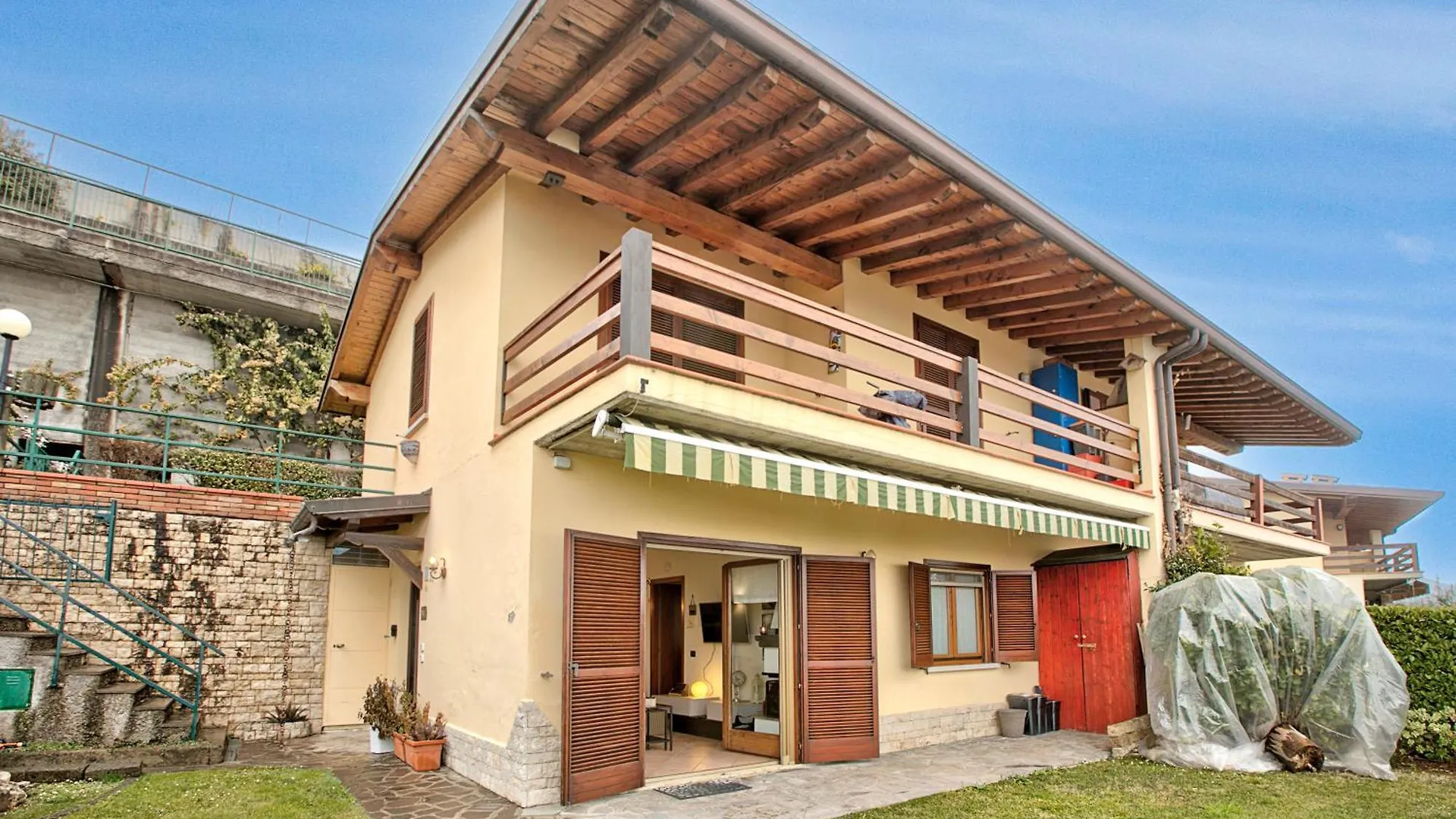 Apartment Amirovista Lake View & Shared Pool - Happy Rentals Villanuova sul clisi Italy