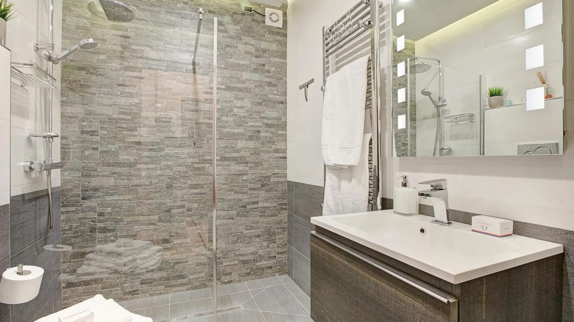 Amirovista Lake View & Shared Pool - Happy Rentals Villanuova sul clisi Apartment